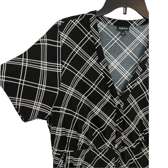 Torrid Black White Plaid Button Front Midi Challis Dress Pockets 1X Sharkbite - Picture 8 of 15